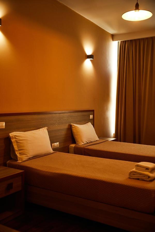 Arc Hotel Tirana Esterno foto