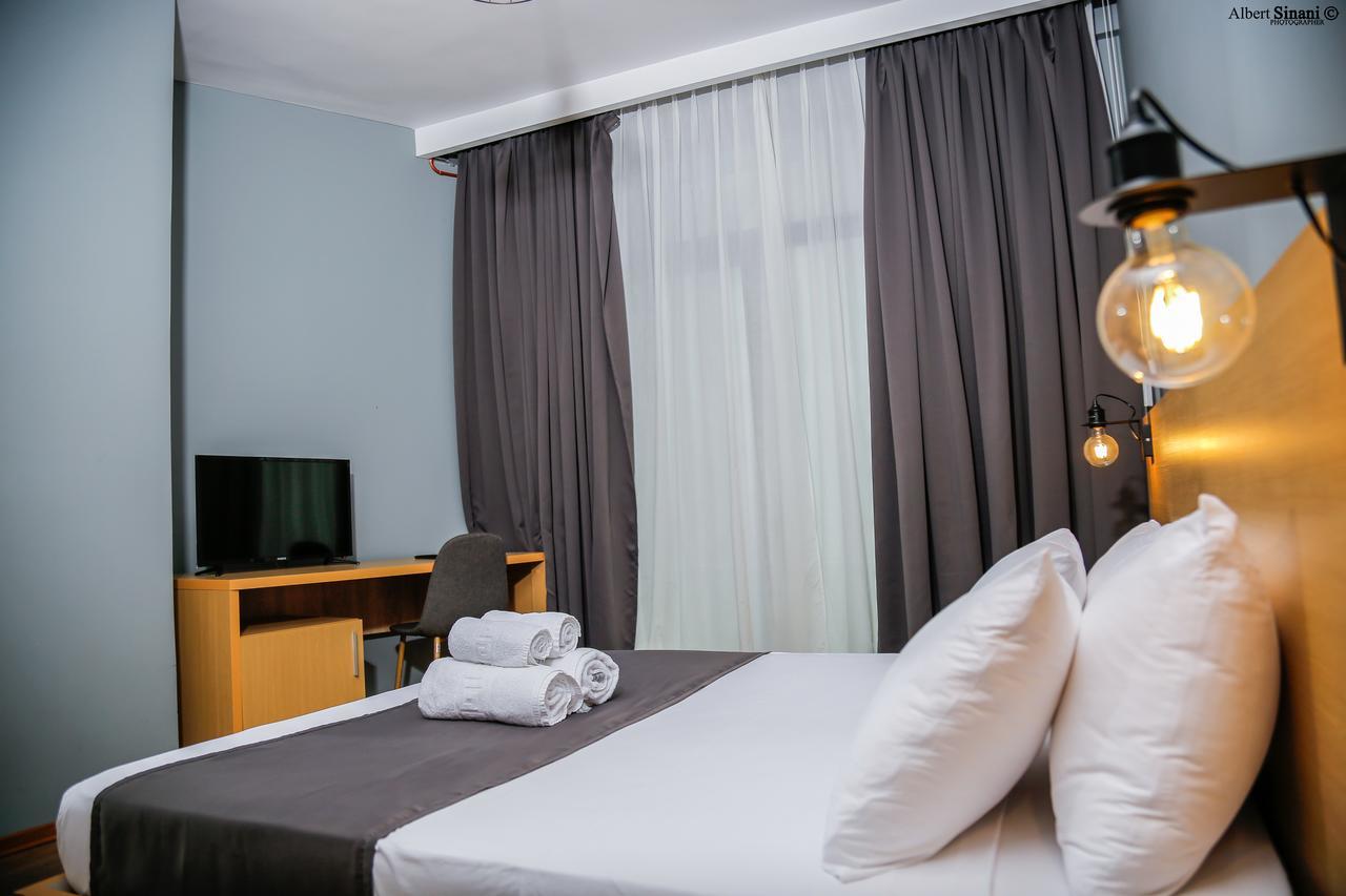 Arc Hotel Tirana Esterno foto